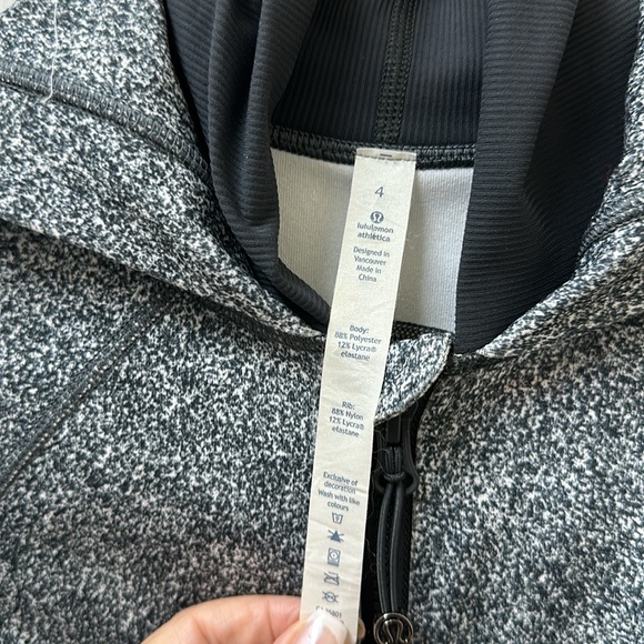 Lululemon Daily Practice Jacket
Rio Mist White Black / Deep Coal - Picture 16 of 16